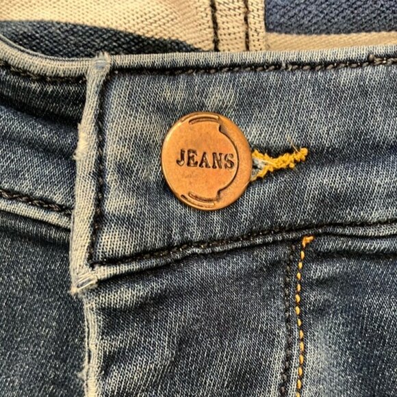 Zyker Ins Co   Designer Denim Shorts - Picture 3 of 16